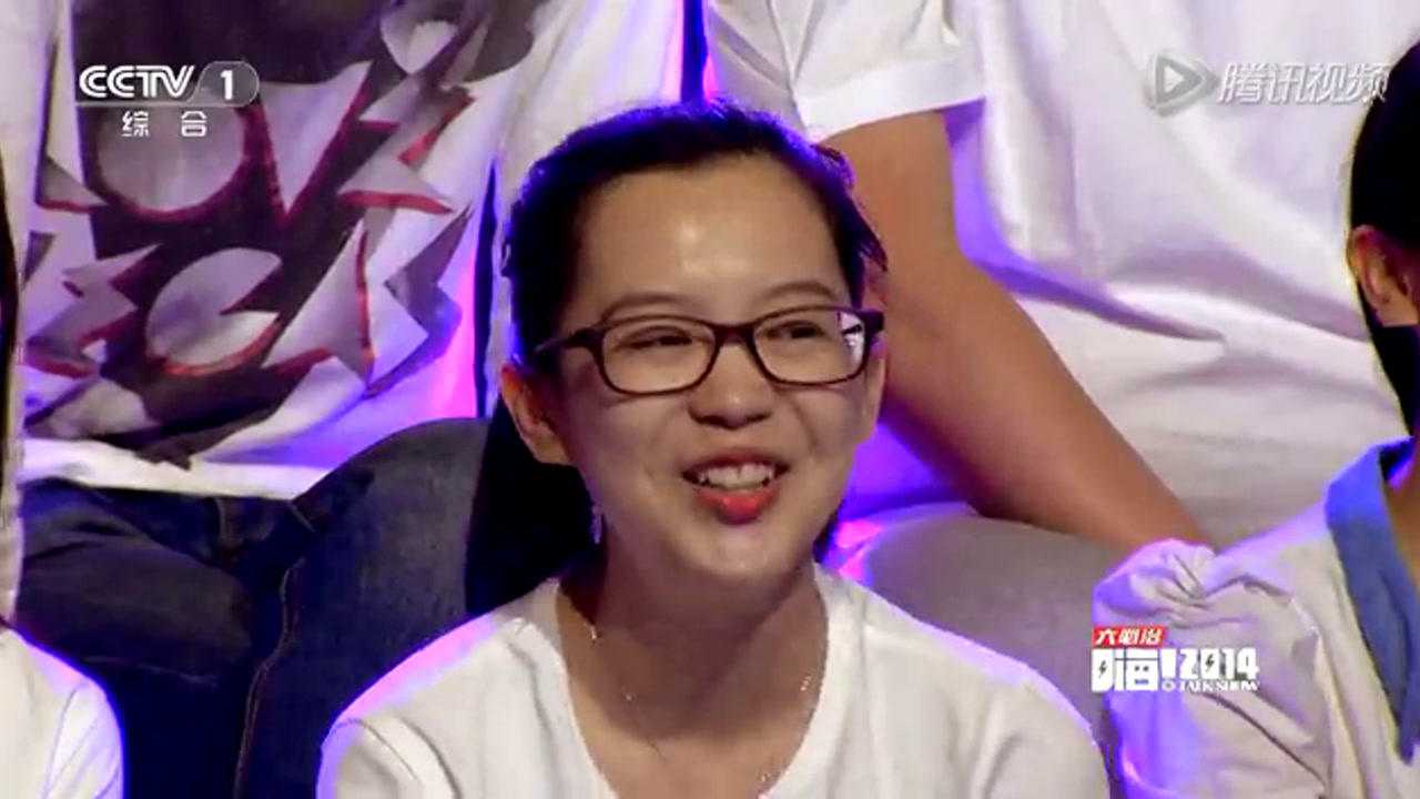 吴奇隆扮怪脸唱《忐忑》  谢娜嘴接飞镖