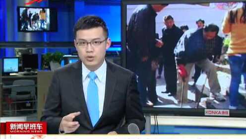 南京：两万现金被冲走 环卫工人帮找回