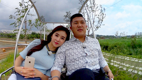 曹曹夫妇轨道自行车约会