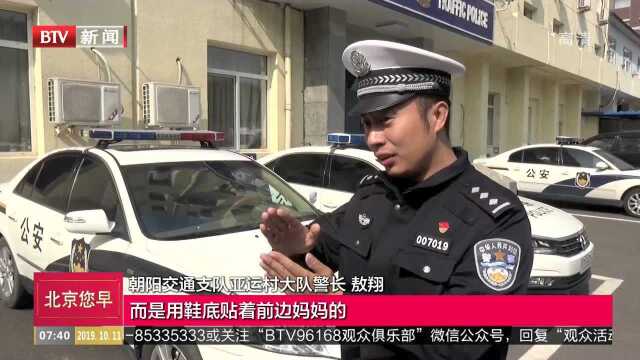 电动自行车带人危险性高 民警详解其中隐患