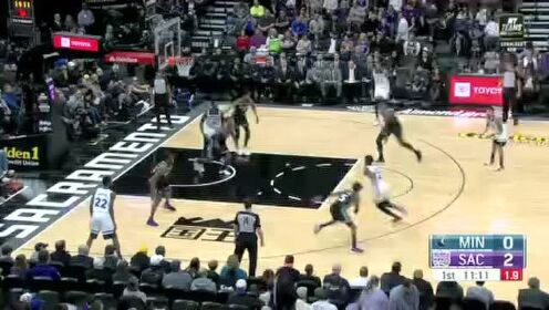 《NBA全场集锦》开场仅3分钟就伤退离场！福克斯积极防守单腿落地一瘸一拐