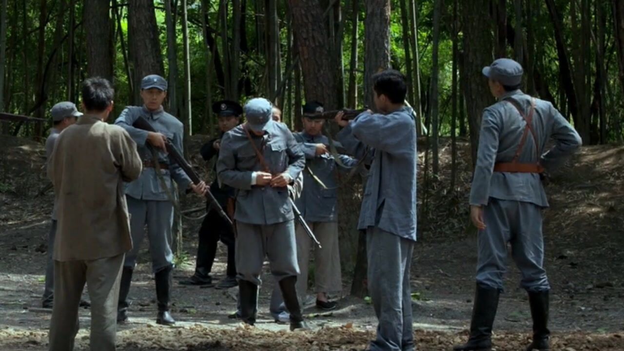 李三枪精彩速看_《李三枪》第21集01:梁锦程和侯大贵在林子针锋相对,还动手动脚_高清1080P在线观看平台_腾讯视频