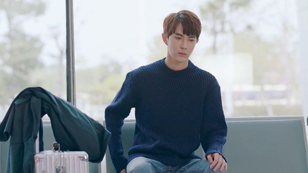 《青春抛物线》第23集02：此时安晏拉着行李箱来到了机场，他要去日本北海道参加一个研讨会_高清