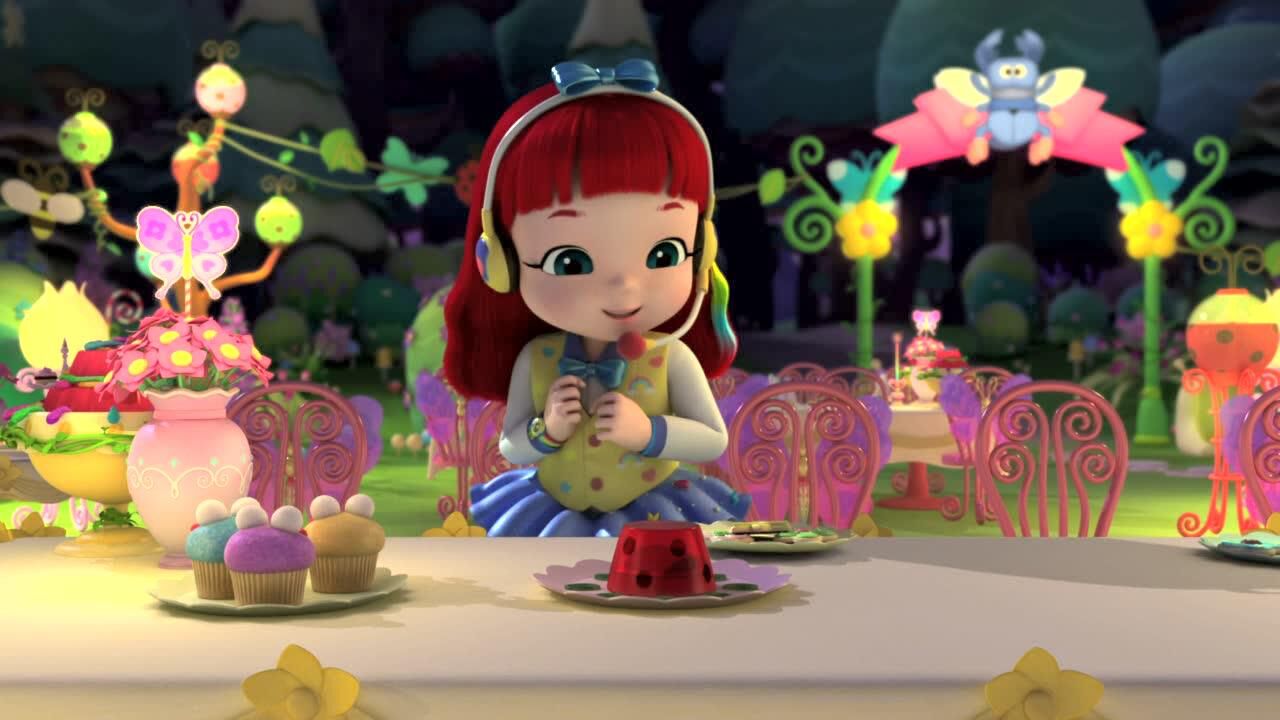 彩虹宝宝第二季:妞妞在派对准备过程中玩耍