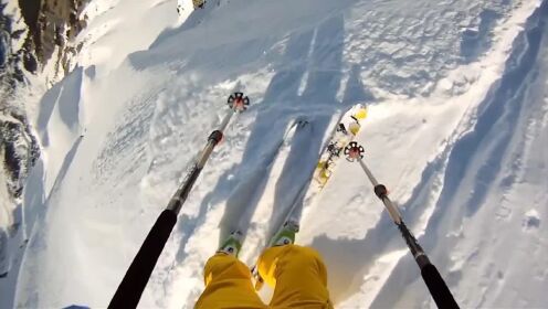 飞跃悬崖峭壁 100秒记录双板滑雪逃离雪崩名场面