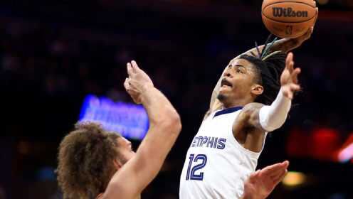 《NBA全场集锦》莫兰特终于完成心心念念的隔扣了！单臂隔扣洛佩兹拍头庆祝！