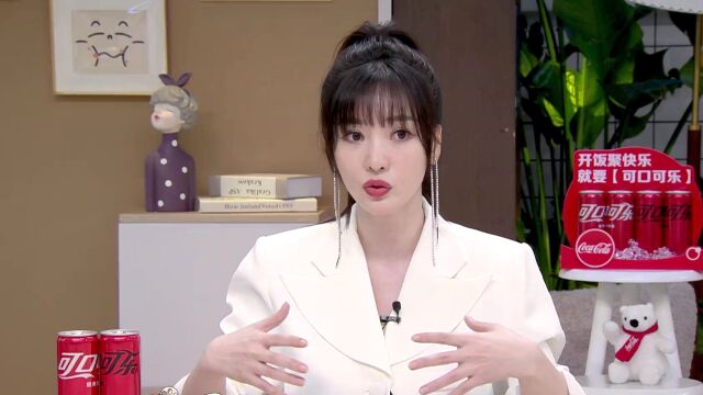 泪目!柳岩妈妈孤身来广州给女儿送钱