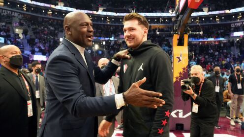 《达拉斯独行侠》乔丹后首位！东契奇赛季前六场均砍下30+