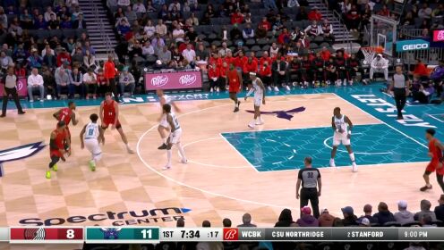 《NBA全场集锦》一言不合就起飞 尤班克斯空切起飞双手暴扣