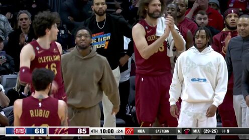 《NBA骑士》快攻反击一条龙！奥科罗四分卫长传助飞奥斯曼滑翔暴扣