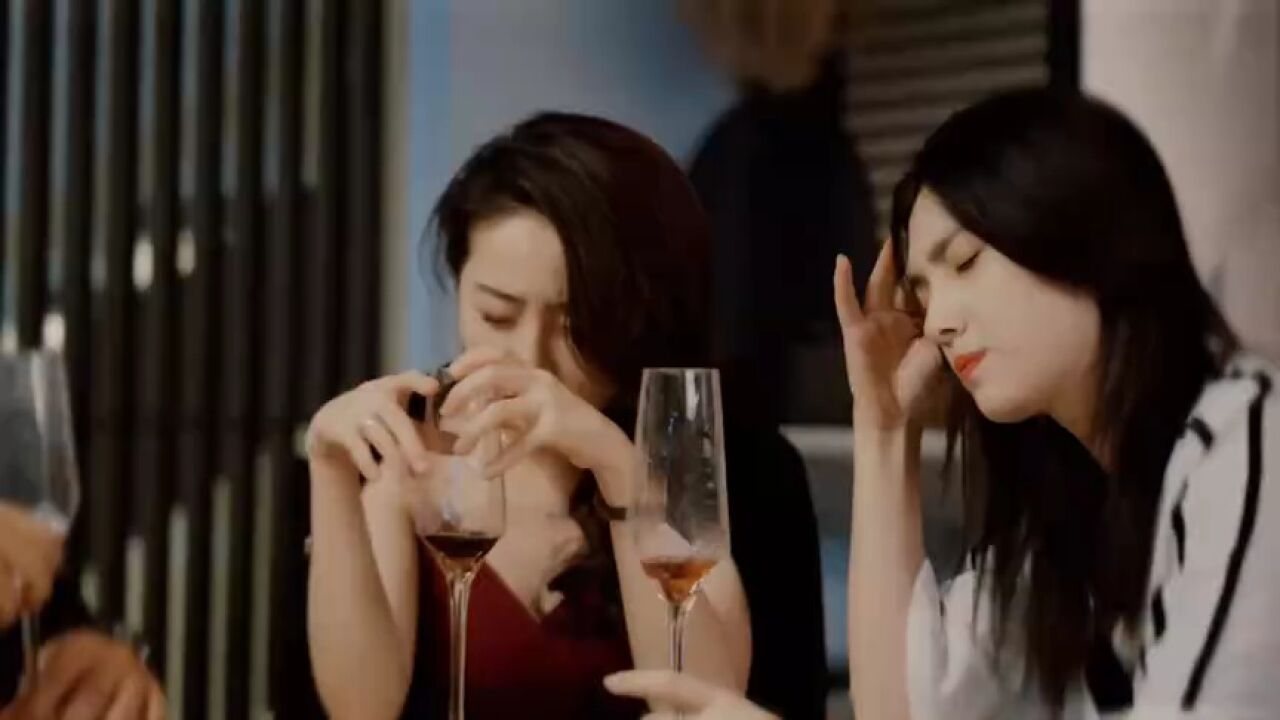 绿茶装作不胜酒力,设计陷害闺蜜_腾讯视频