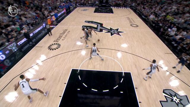 论个人能力舍我其谁？东契奇突破上篮打成2+1