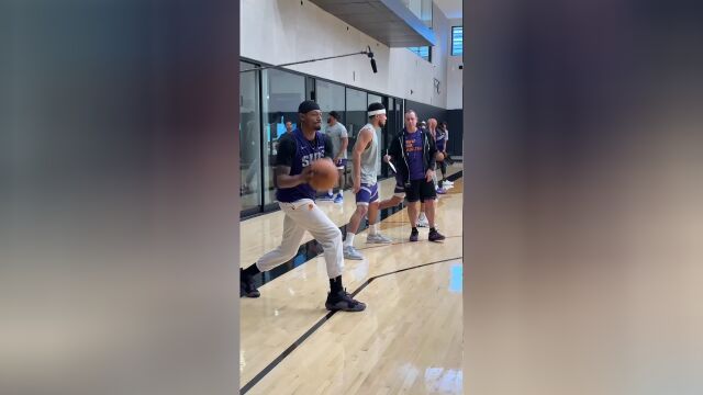 太阳队内训练 三巨头投篮手感火热互不相让