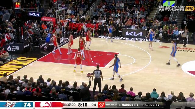 杰伦-约翰逊直杀篮下单手炸裂隔扣霍姆格伦