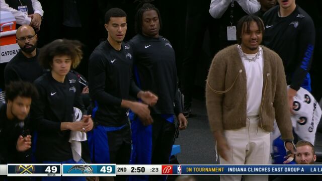 拍手叫绝！萨格斯急停转身抢断波普反击上篮势不可挡