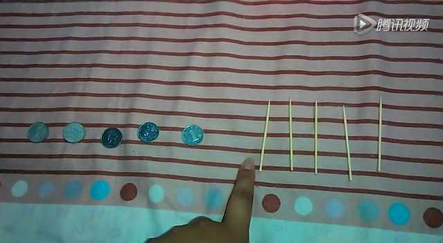 神二货妹子硬币牙签玩五只青蛙过河_腾讯视频