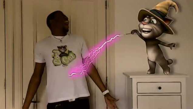 看看这只tom猫怎样戏耍主人!