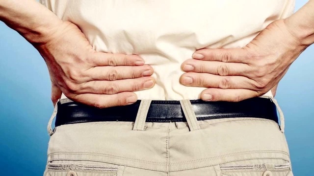 几十万没治好的腰间盘突出,现在一个小方法就可以挺直腰板了