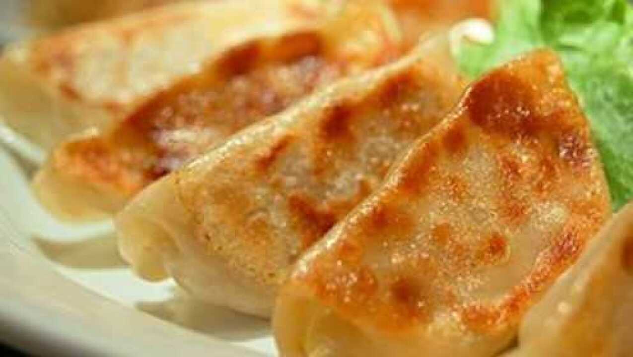 平底锅煎饺子永不失败的方法，记住这3个步骤，包你煎出金黄香脆_高清
