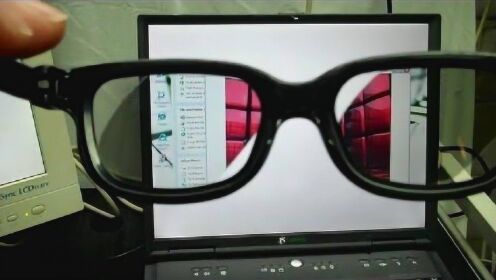超牛的发明，戴上特制眼镜才能看到你的屏幕，看片不担心被发现