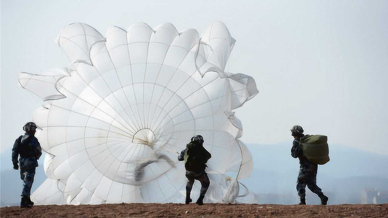 揭秘汶川地震空降兵15勇士5000米高空奋身一跳