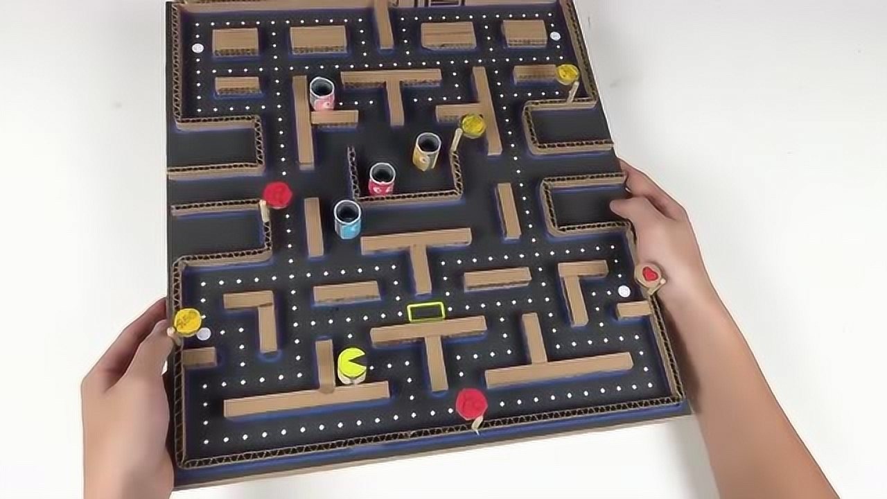 创意手工diy纸板制作童年超爱玩的吃豆人游戏机画面高度还原