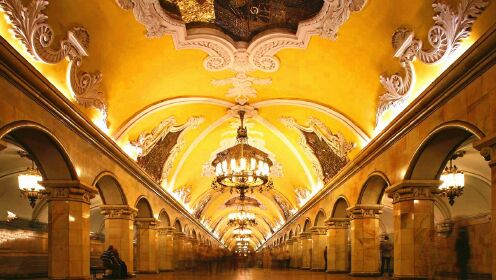 中国留学生边走边看莫斯科地铁站：最美最苏联的地下艺术宫殿