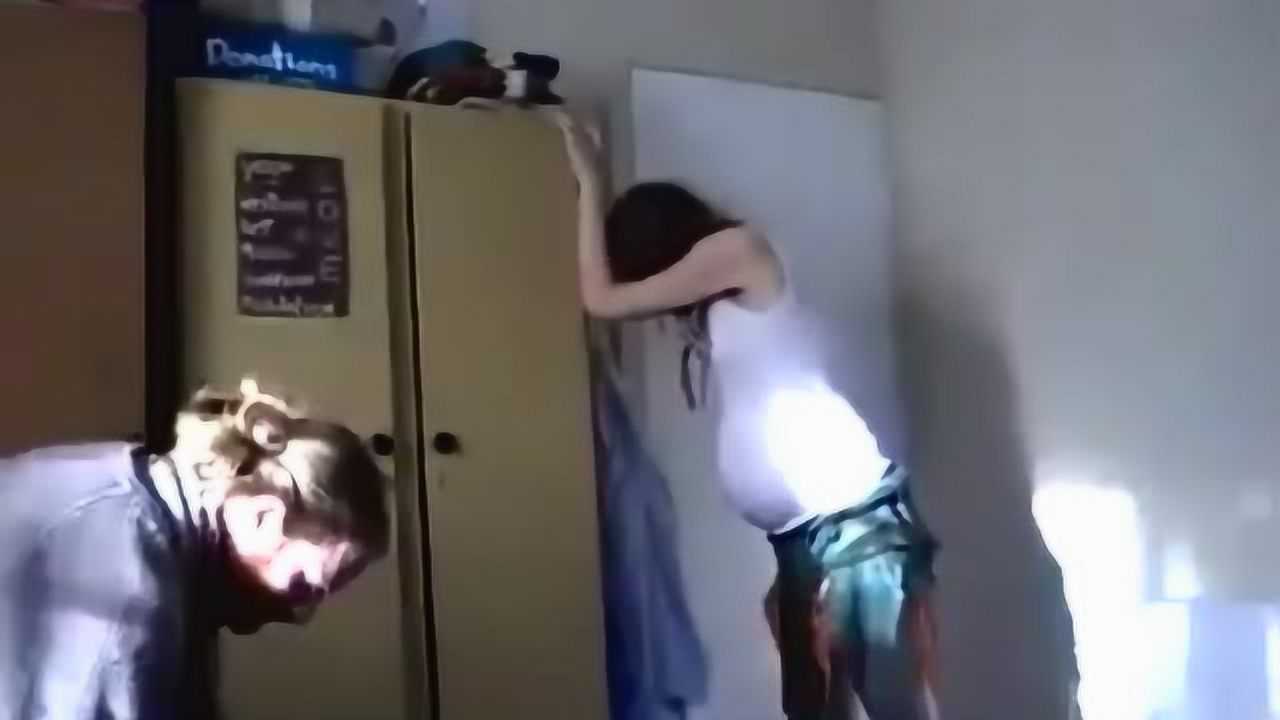 孕妇挺着大肚子宫缩的好难受，孕育一个宝宝真不容易！_腾讯视频