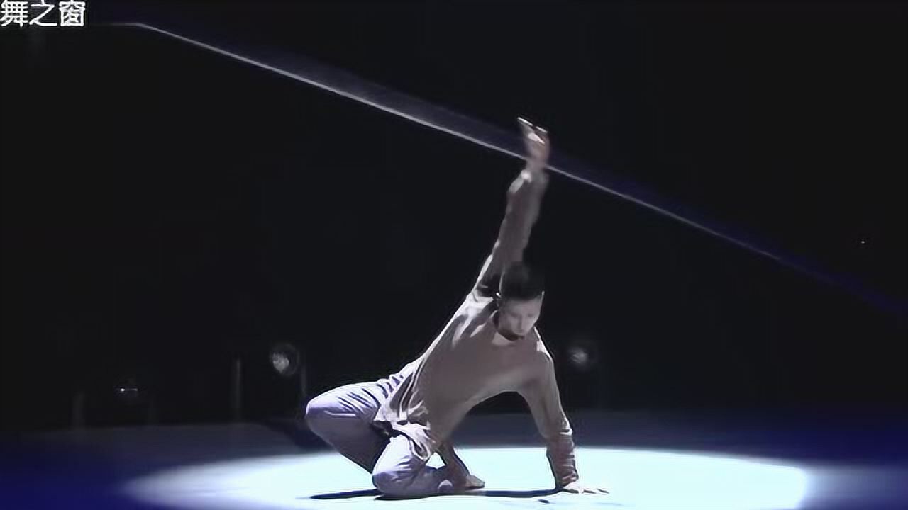 舞之窗男子现代舞独舞《望月》舞蹈剧目表演:孙富博_高清1080P在线观看平台_腾讯视频