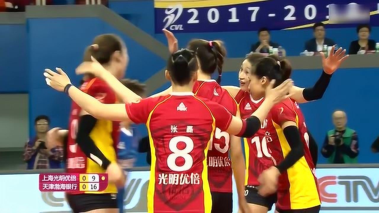 传统的双背飞战术再现决赛赛场,这次是马蕴雯前发制人