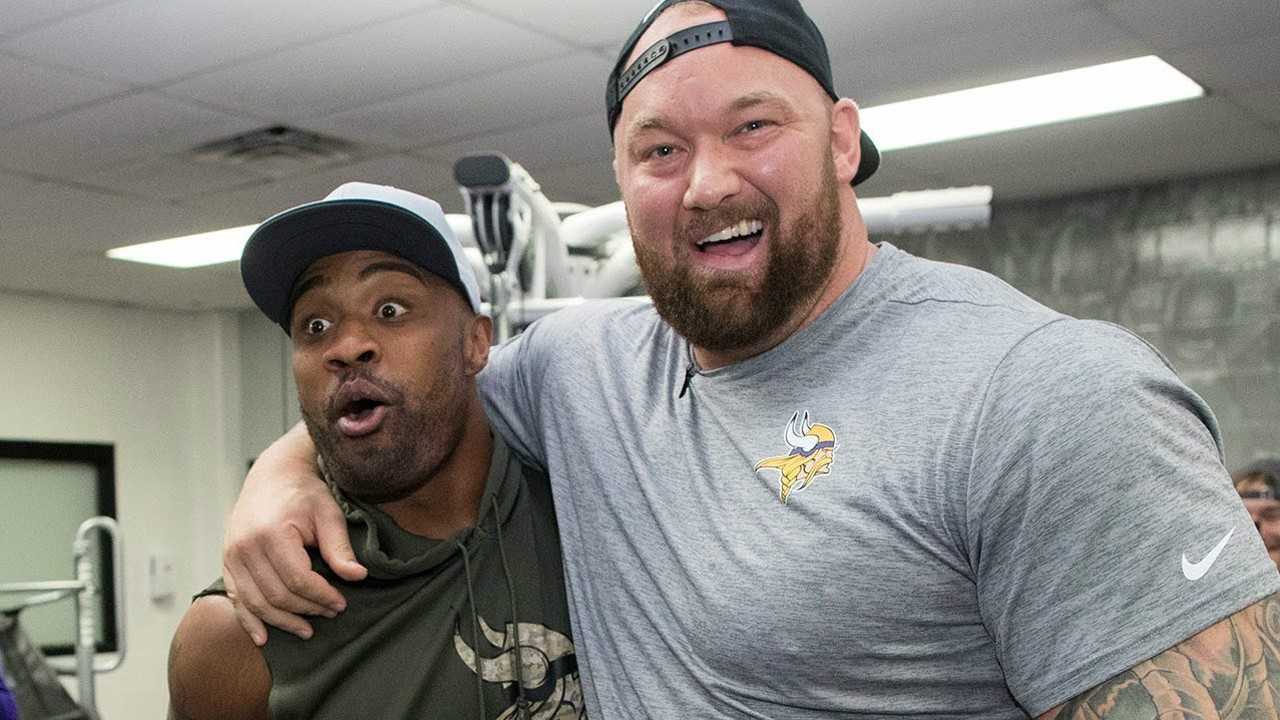 地球最强大力士魔山,身高2米06体重400斤,每天吃掉1万卡路里