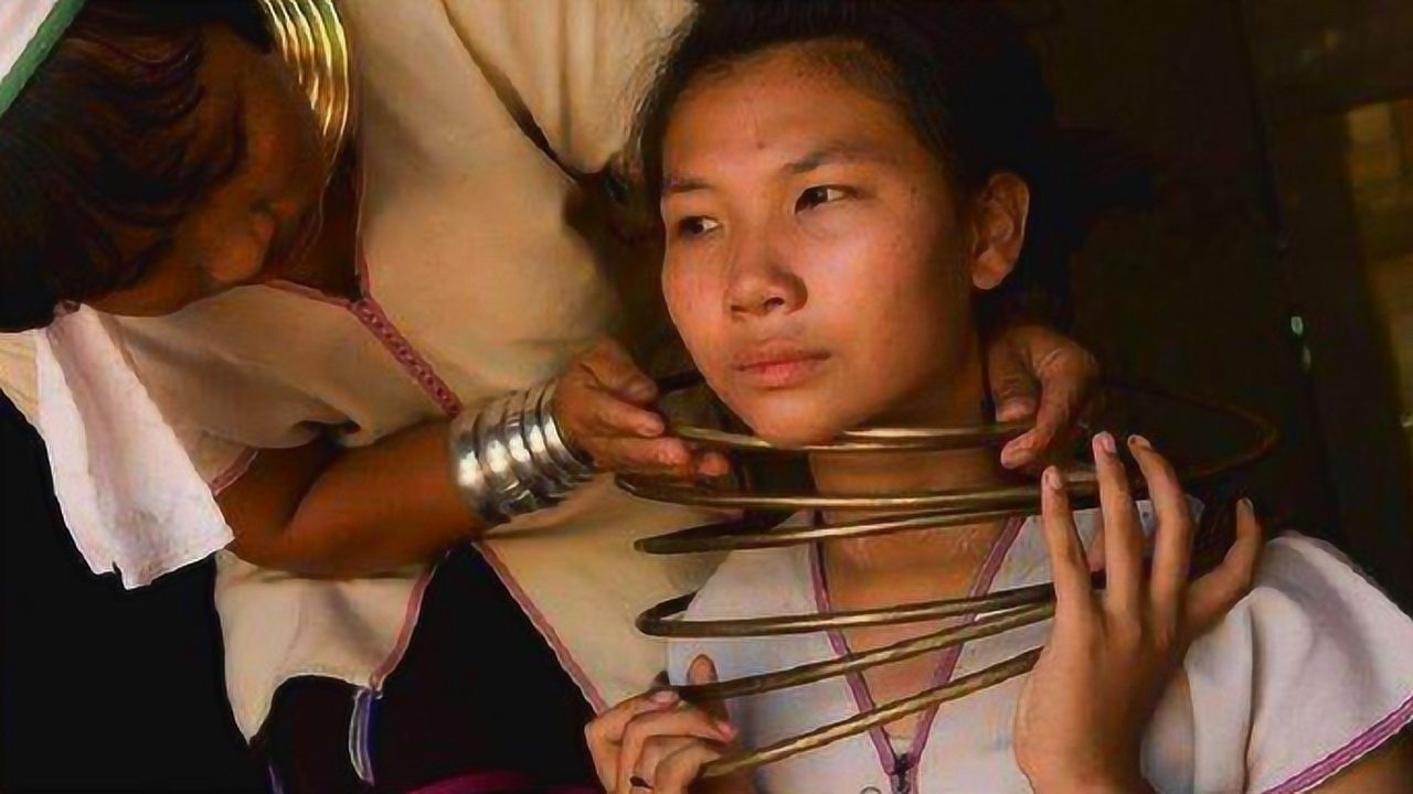 长颈族的女人取下铜环时会是什么样的看完才知道有多残忍