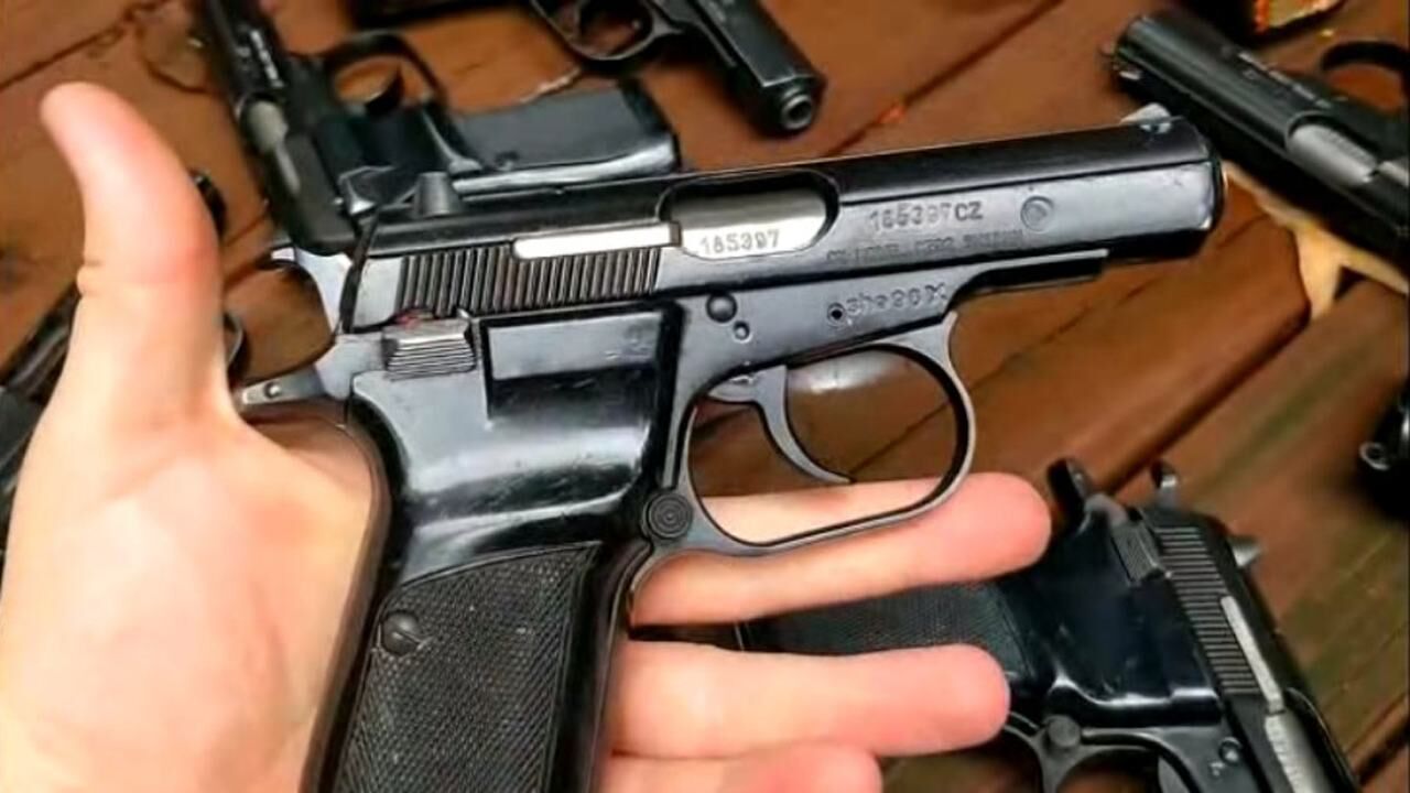 被老外回收回来的捷克cz85手枪,时隔几十年保养的很到位!