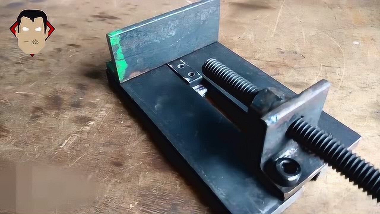 教你自制小型台虎钳,老师傅看了都说好,网友:自己做的适合自己@一脸看