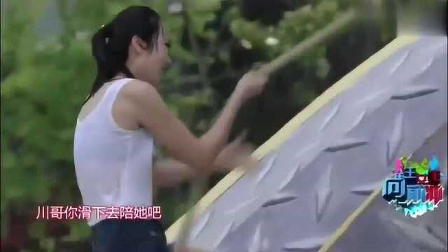 女神水上闯关一直坚持,摄影师随时在线