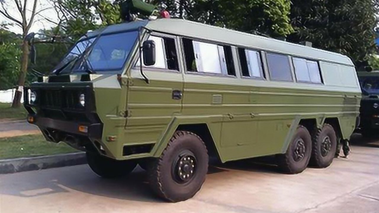 解放军这一款豪华房车可容纳17人厨房卫生间全都有
