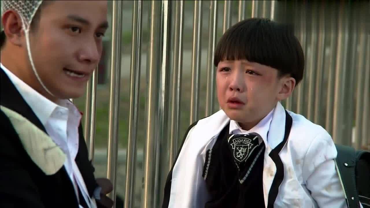 小爸爸于果让夏天闭嘴威胁丢他下河夏天仍称他是英雄