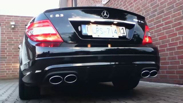 不愧是豪车,奔驰C63AMG展示迷人声浪