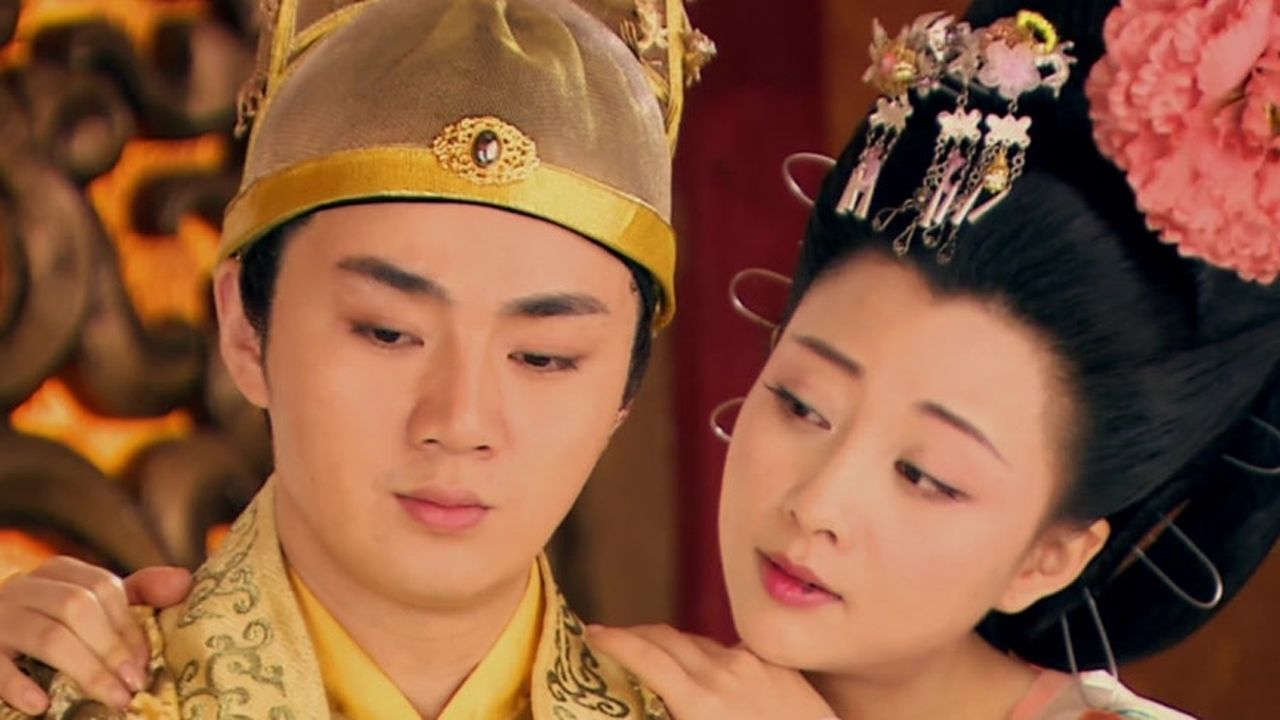 原本是市井里的小贩幽会丫鬟被公主发现献给了武则天当男宠