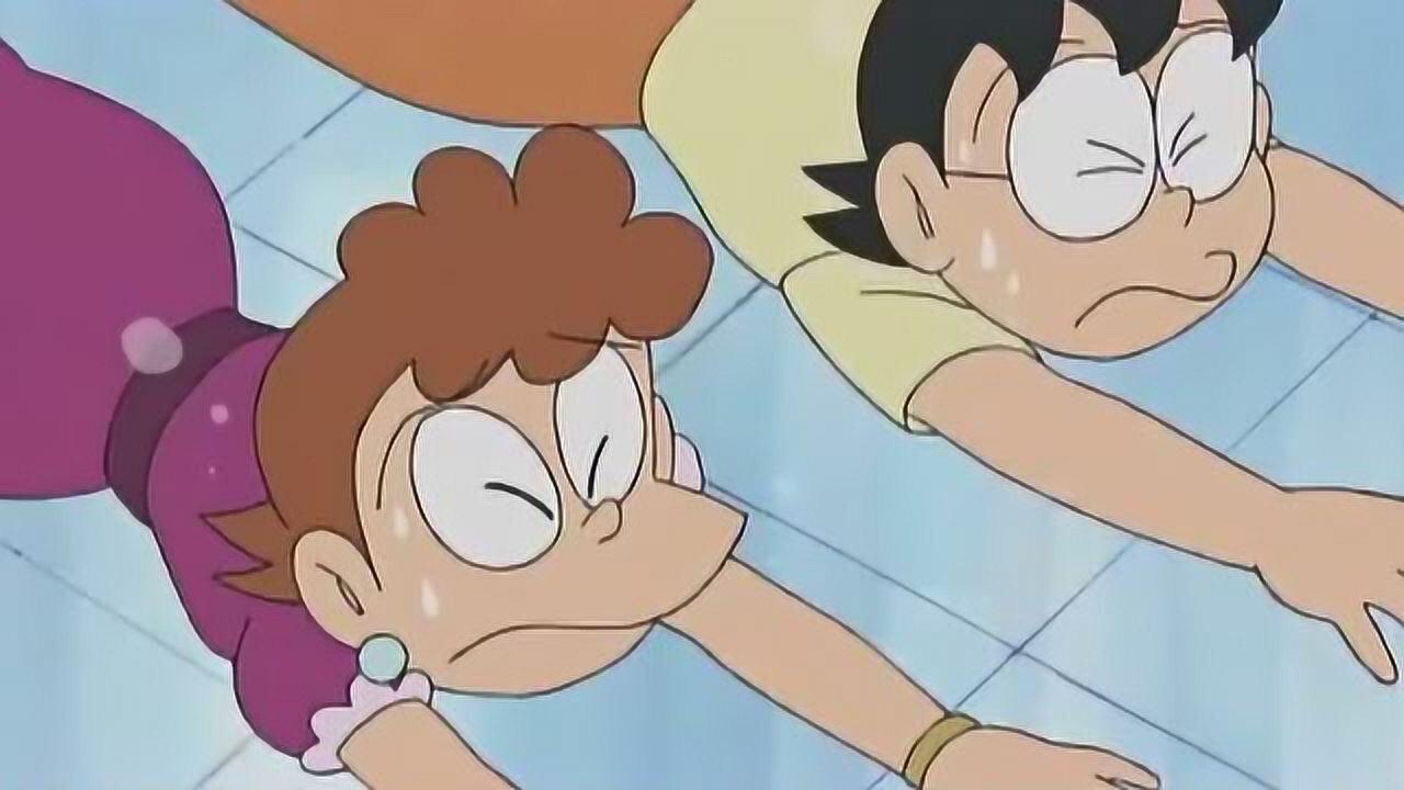 哆啦a梦小夫妈妈喝口水还要做运动