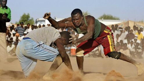 功夫搏击非洲黑人土著的格斗赛展露原始的凶狠力量