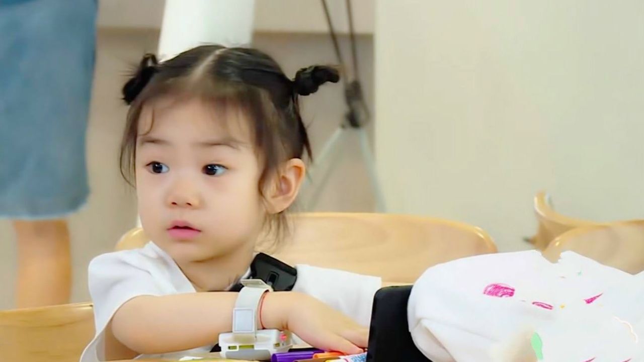 戚薇女儿lucky参加的综艺节目欢快的主题曲暖萌上线好可爱哦