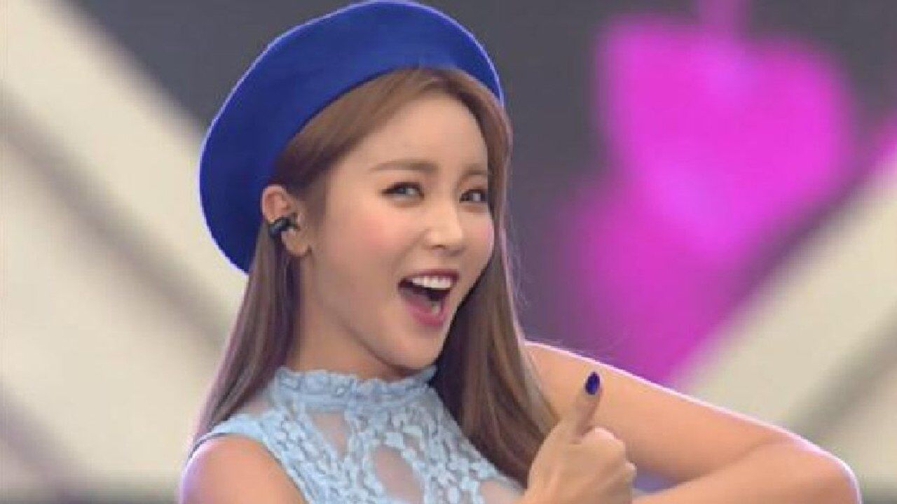 女神洪真英带来最新版打糕舞明星和网红的区别一眼就看出来了