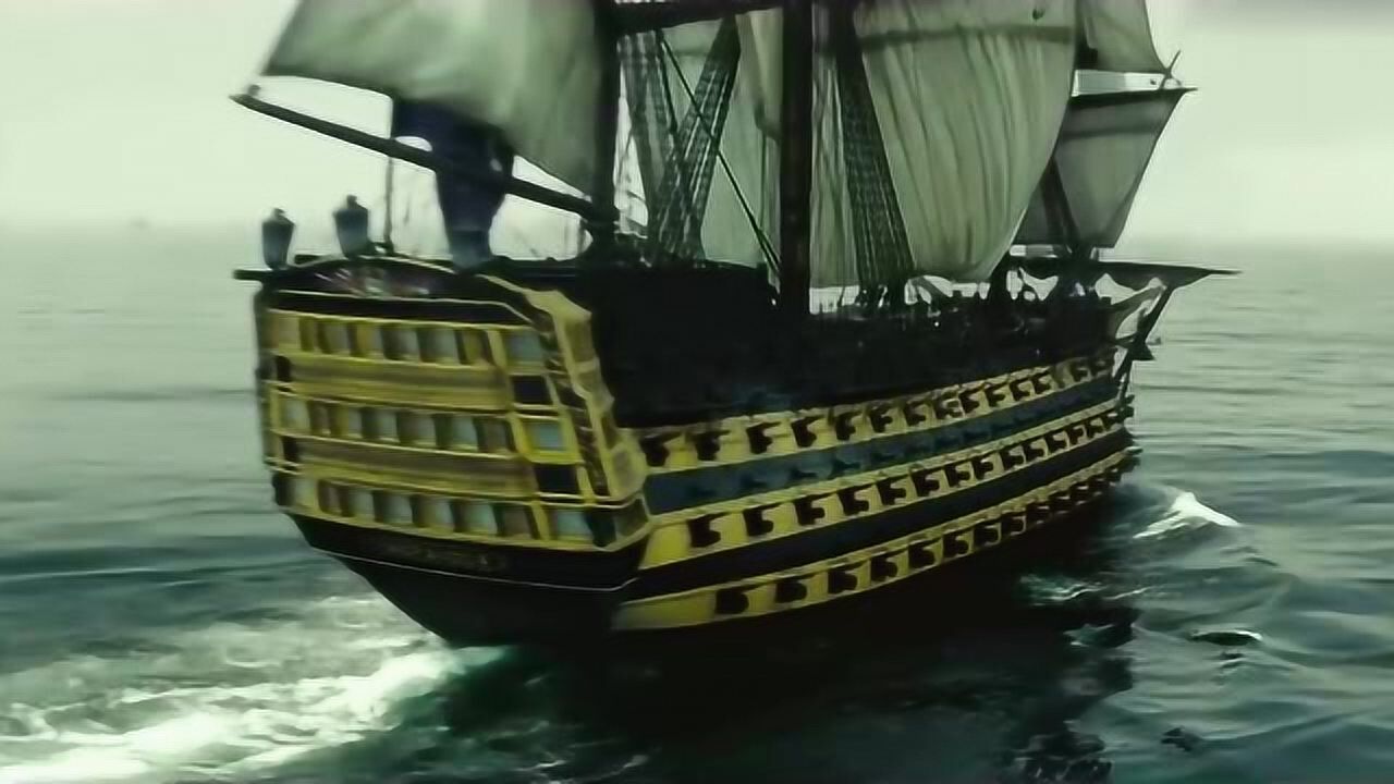 飞翔的荷兰人号翻滚而出,与黑珍珠号联手对敌,特纳船长太帅