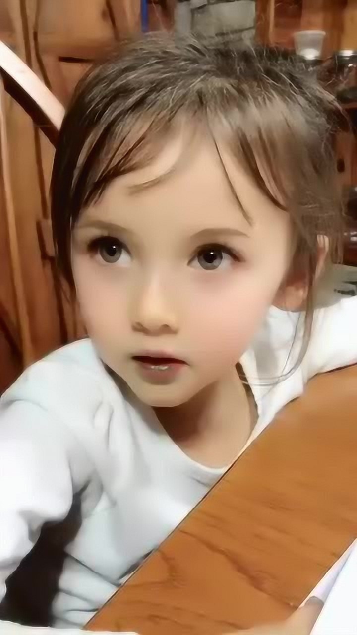 中美混血的小寶寶眼睛太有靈性了看得我都想生女兒