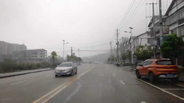 四川西充:大平镇到大全段射蓬路,雨天风景