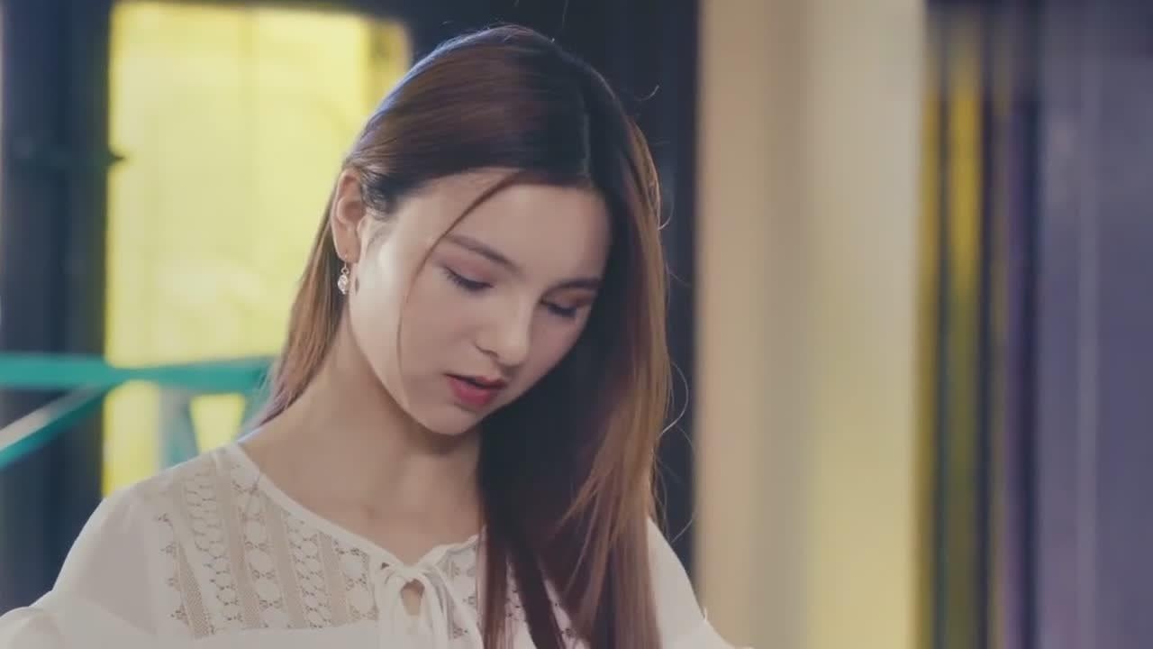 二龙湖疯狂代驾浩哥给美女买裙子不料竟拿裙子做线索