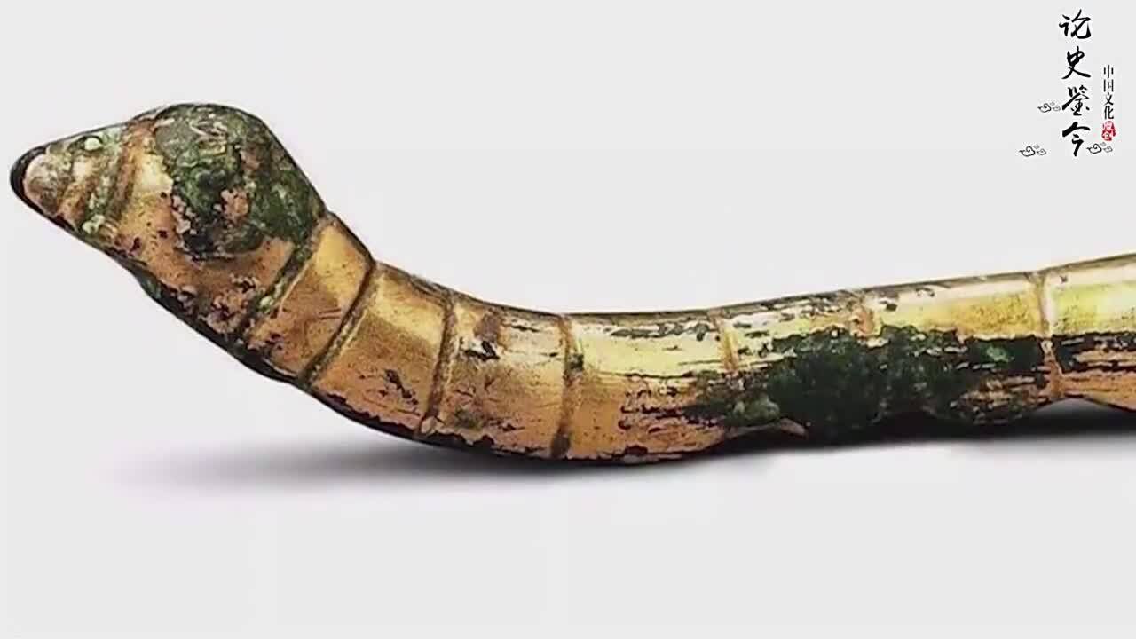 陕西农民挖到一只金蚕借50元路费去捐献博物馆报销路费