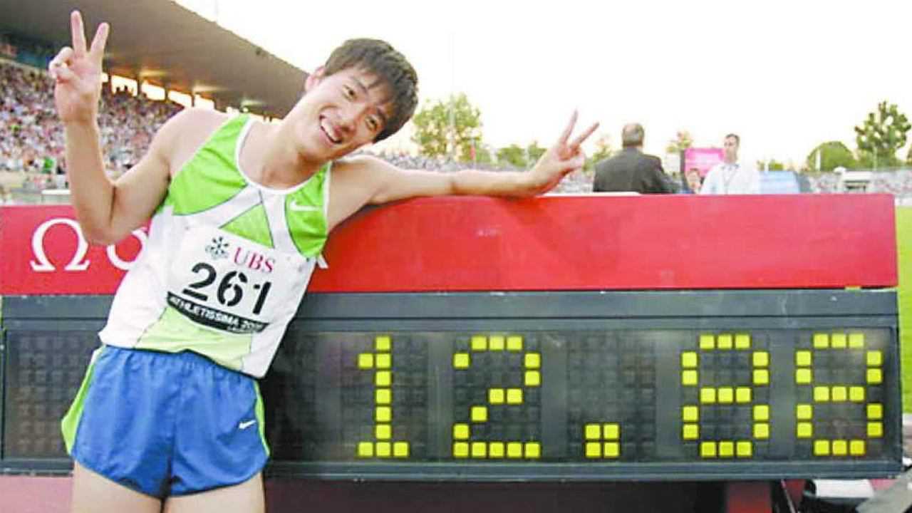 12秒88!刘翔打破世界纪录的那一刻,老外比中国人还要激动!_腾讯视频