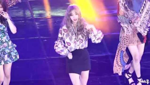 (G)IDLE组合宋雨琦《LATATA》舞台直拍,金发雨琦真的好美啊